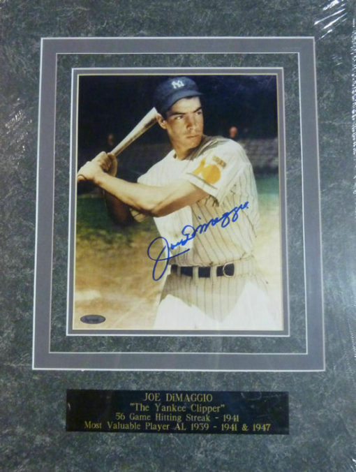 Joe Dimaggio Autographed New York Yankees 8X10 Matted Photo w/Name Plate 10833