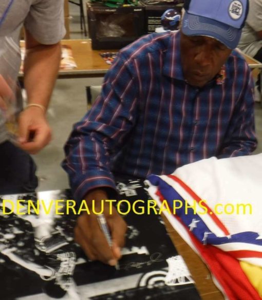 Julius Erving Autographed/Signed Philadelphia 76ers 16x20 Photo JSA 15256 PF