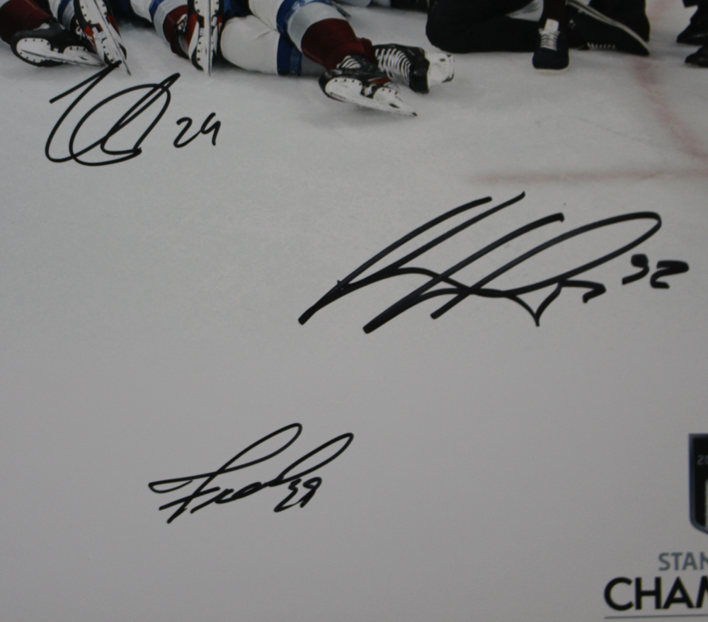 Colorado Avalanche Team Signed 16x20 Photo 6 Sigs Maker Kuemper FAN