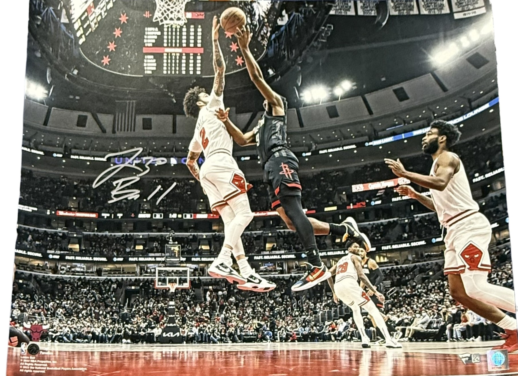 Lonzo Ball Autographed/Signed Chicago Bulls 16x20 Photo Fanatics 54388