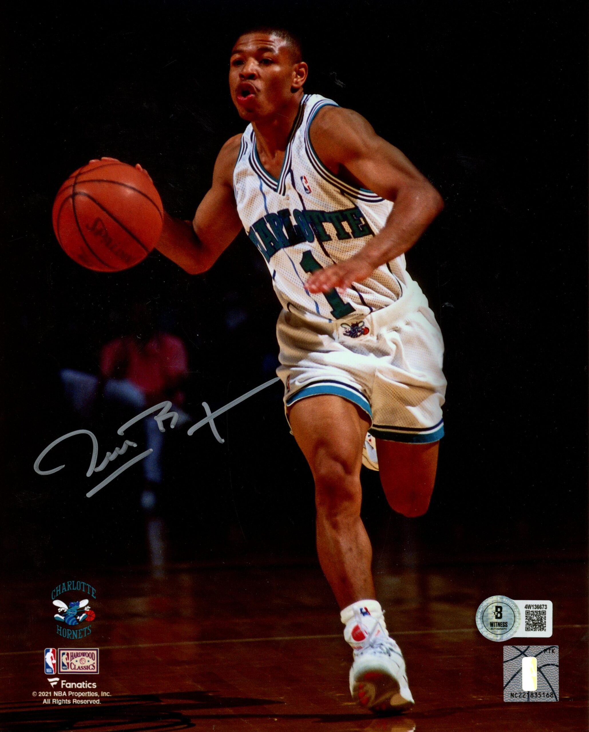Muggsy Bogues Autographed Charlotte Hornets 8x10 Photo Beckett Witness 54734