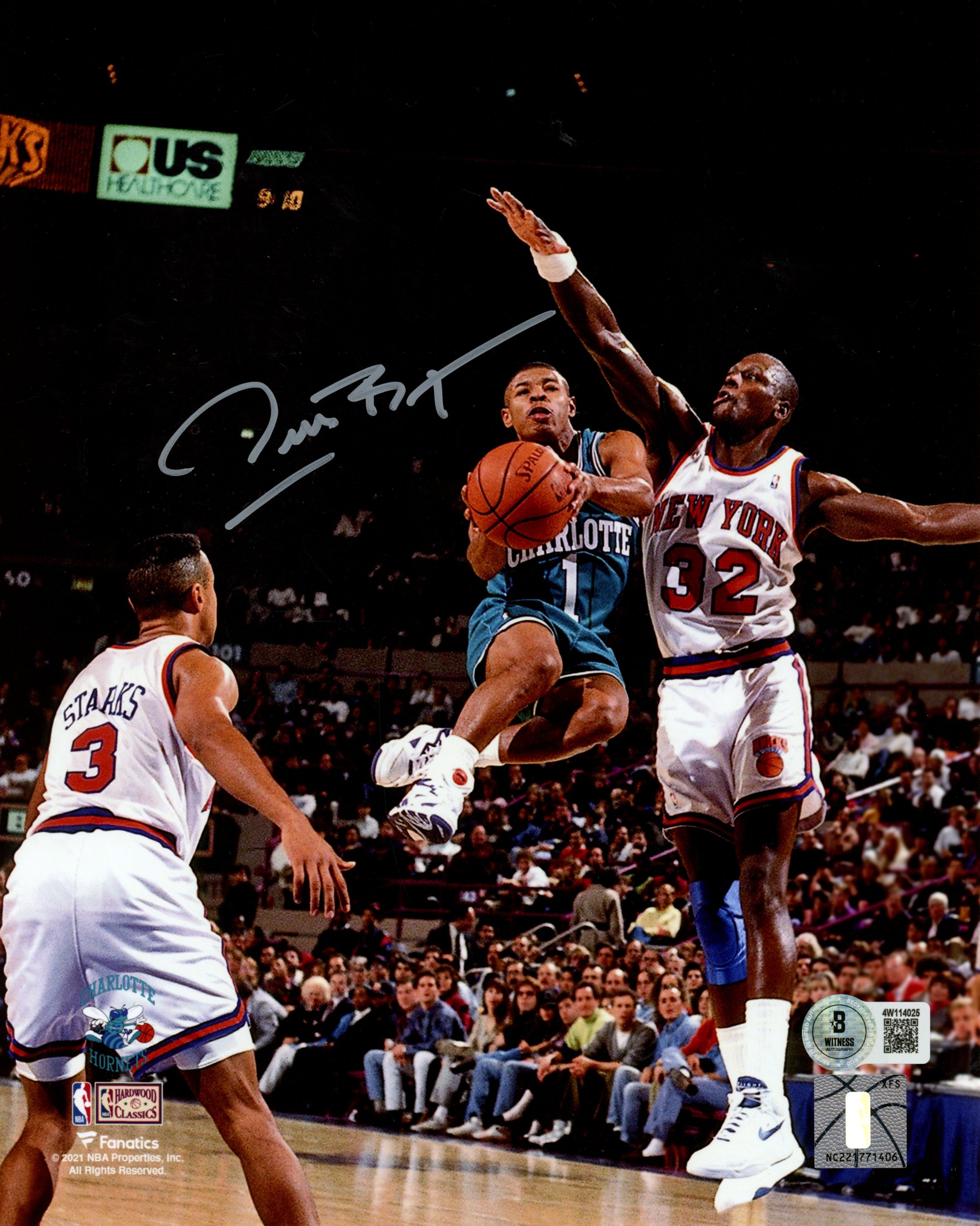 Muggsy Bogues Autographed Charlotte Hornets 8x10 Photo Beckett Witness 54723