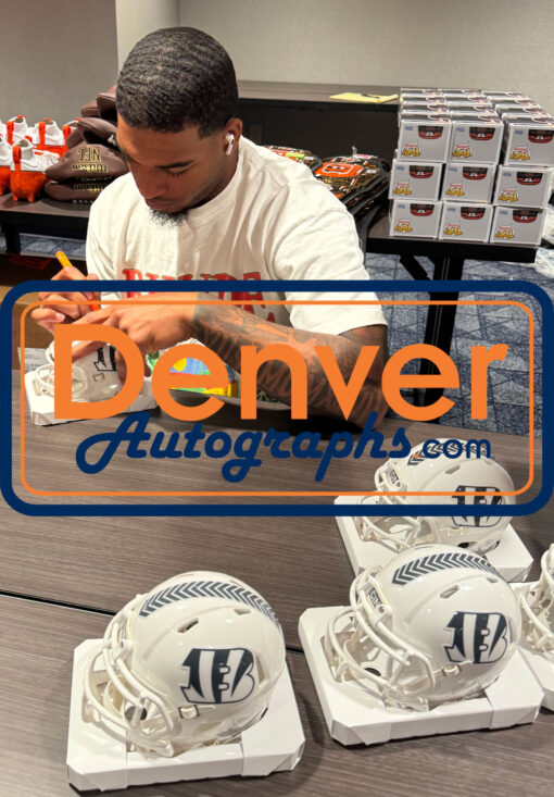 JaMarr Chase Autographed Cincinnati Bengals 24 STS Mini Helmet Beckett 48959