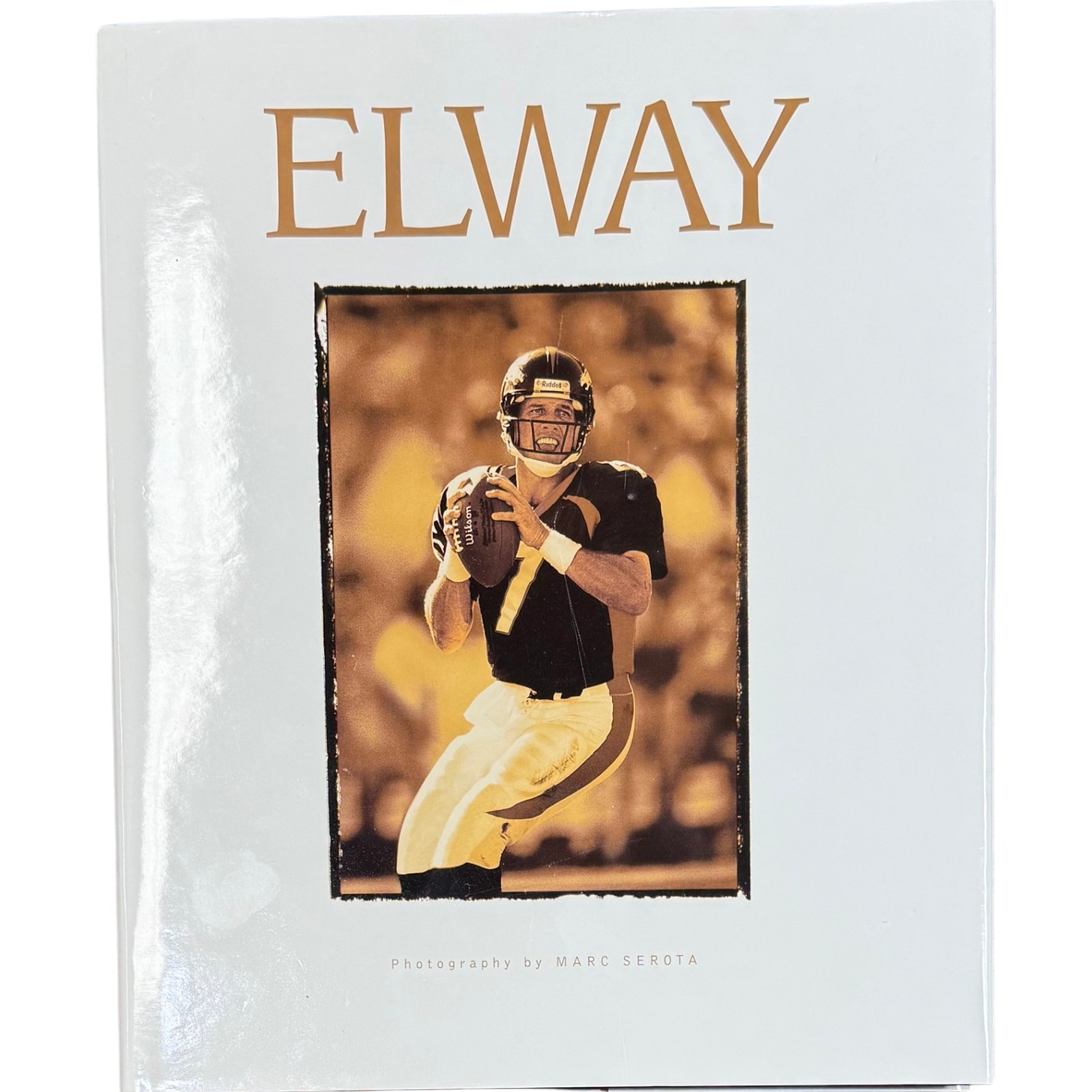 John Elway Autographed Denver Broncos Book: Elway Photo Book Beckett 55773