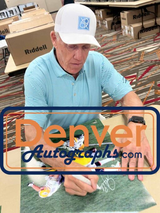 John Elway Autographed Denver Broncos 16x20 Photo Beckett 50991