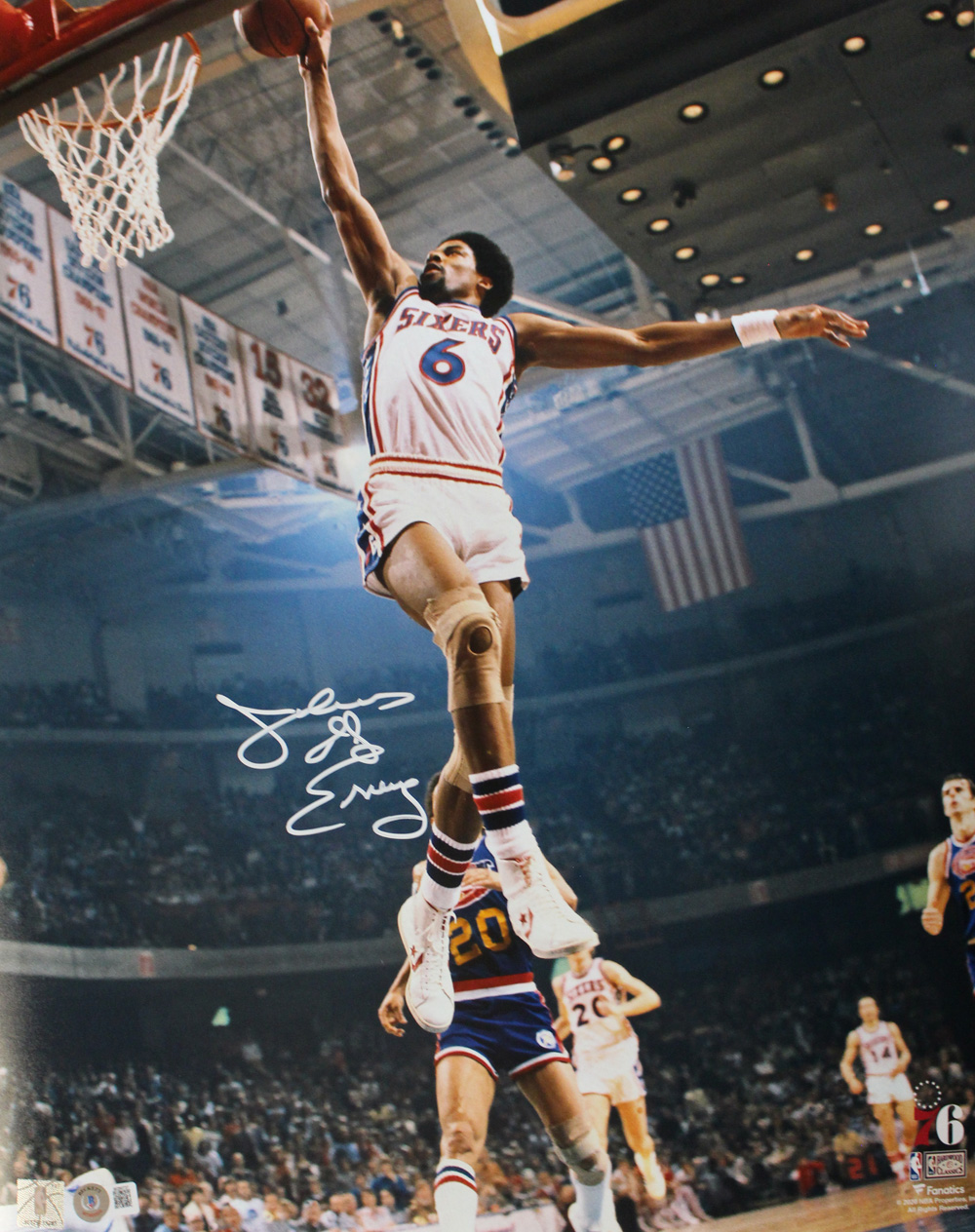 Julis Erving Autographed/Signed Philadelphia 76ers 16x20 Photo Beckett