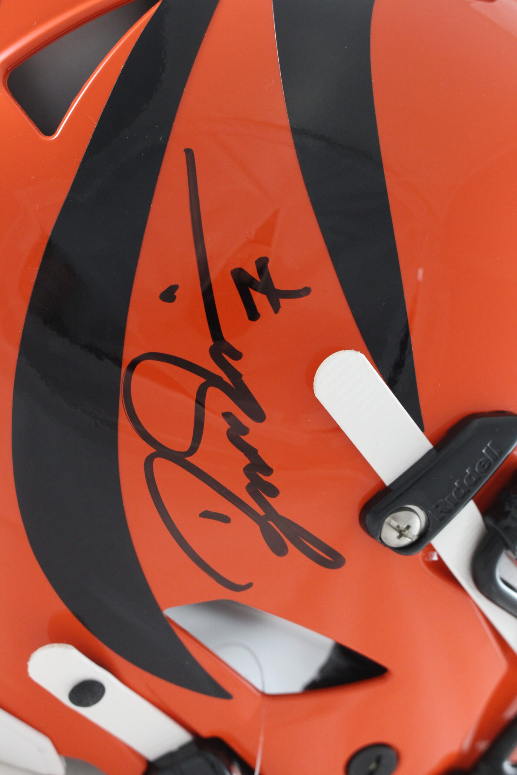 Boomer Esiason Autographed Cincinnati Bengals SpeedFlex Helmet Beckett 56190 2 Boomer Esiason Autographed Cincinnati Bengals SpeedFlex Helmet Beckett 56190