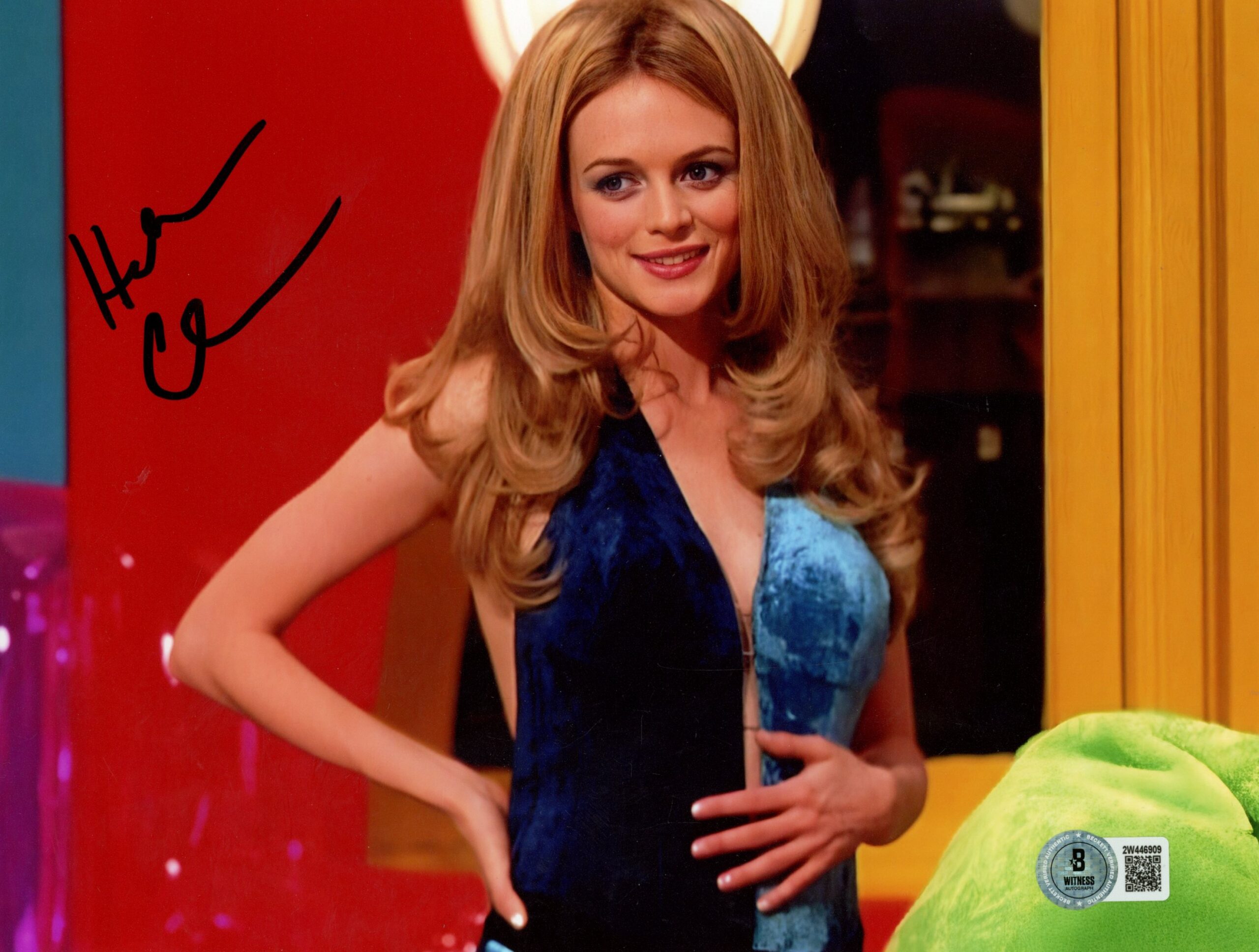 Heather Graham Autographed/Signed Austin Powers 8x10 Photo Beckett 54406