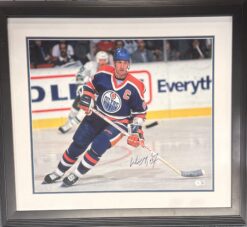 Wayne Gretzky Autographed Framed Edmonton Oilers 16x20 Photo Beckett 56548
