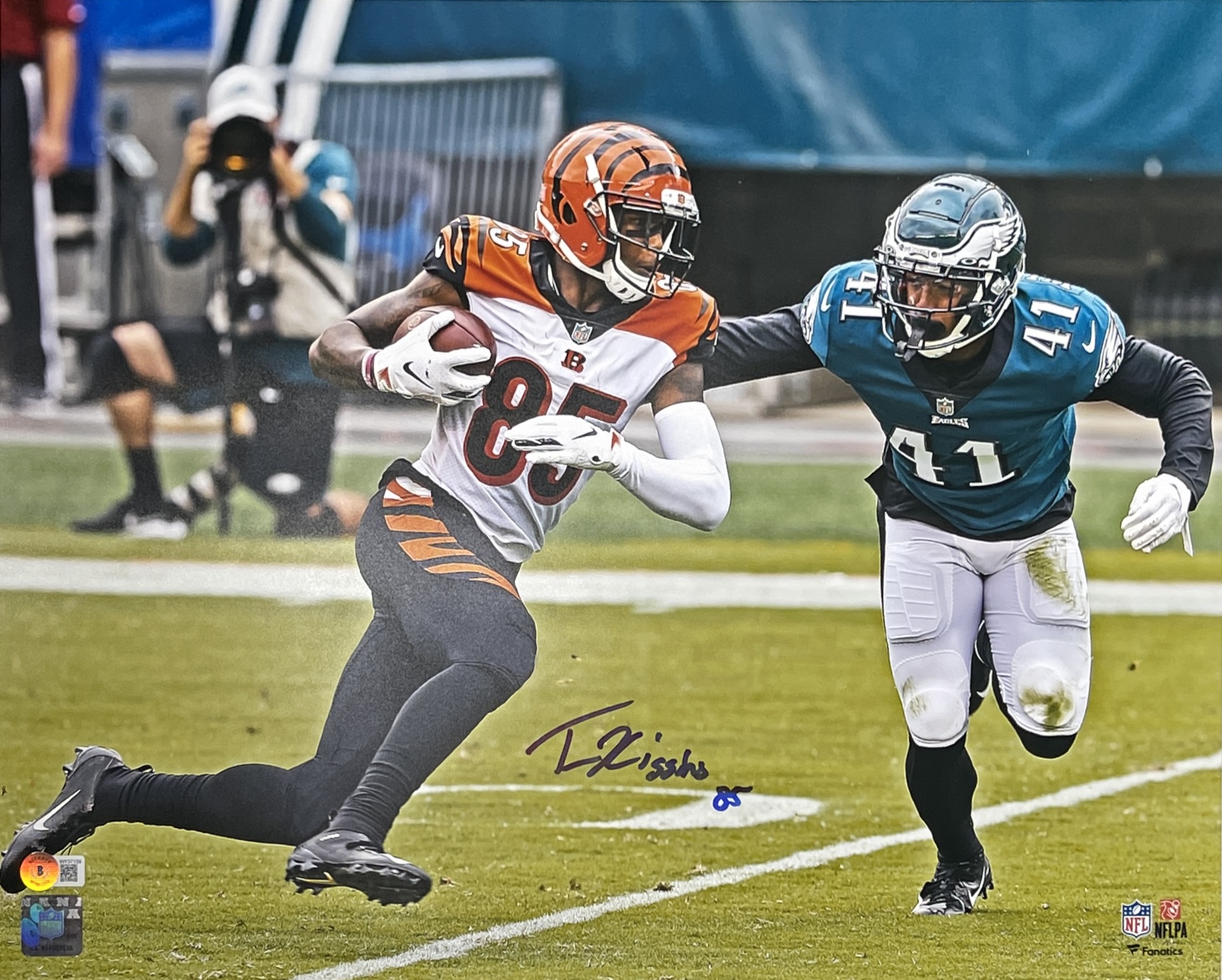Tee Higgins Autographed/Signed Cincinnati Bengals 16x20 Photo Beckett 