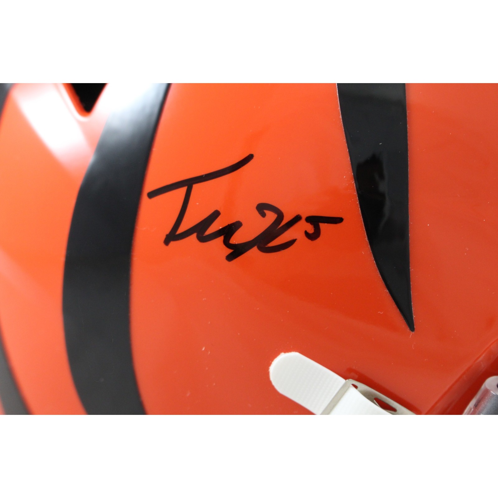Tee Higgins Autographed Cincinnati Bengals Mid-Size Midi Helmet Beckett W 57929 2 Tee Higgins Autographed Cincinnati Bengals Mid-Size Midi Helmet Beckett W 57929
