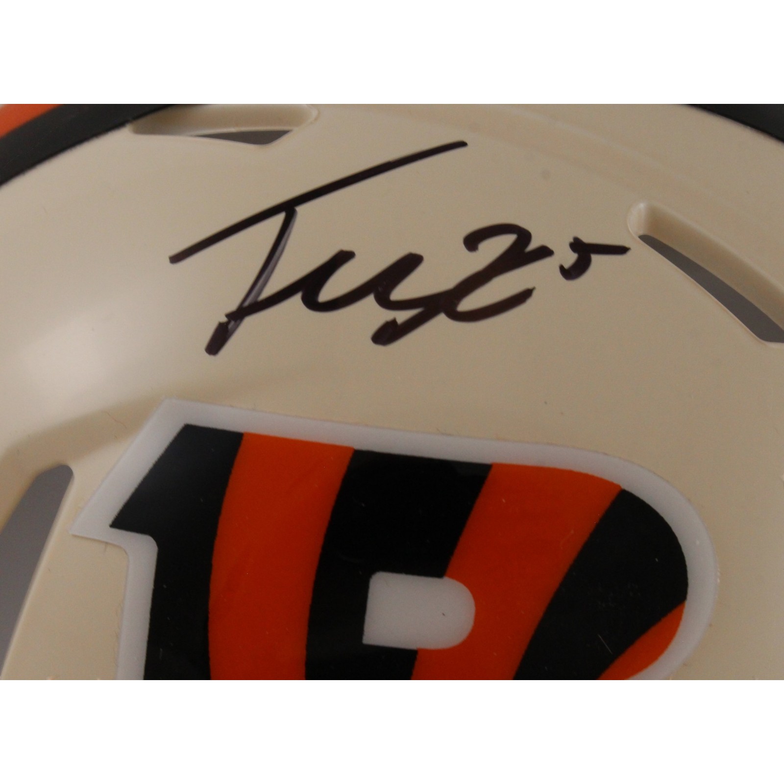 Tee Higgins Autographed Cincinnati Bengals Retro Mini Helmet Beckett WIT 57925 2 Tee Higgins Autographed Cincinnati Bengals Retro Mini Helmet Beckett WIT 57925