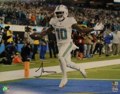 Tyreek Hill Autographed/Signed Miami Dolphins 16x20 photo Beckett