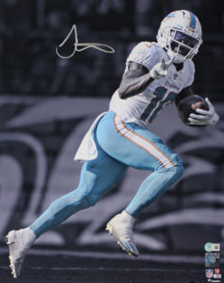 Tyreek Hill Autographed/Signed Miami Dolphins 16x20 Photo Beckett