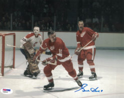 Gordie Howe Autographed/Signed Detroit Red Wings 8x10 Photo PSA 24643