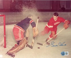 Gordie Howe Autographed/Signed Detroit Red Wings 8x10 Photo Beckett 57368
