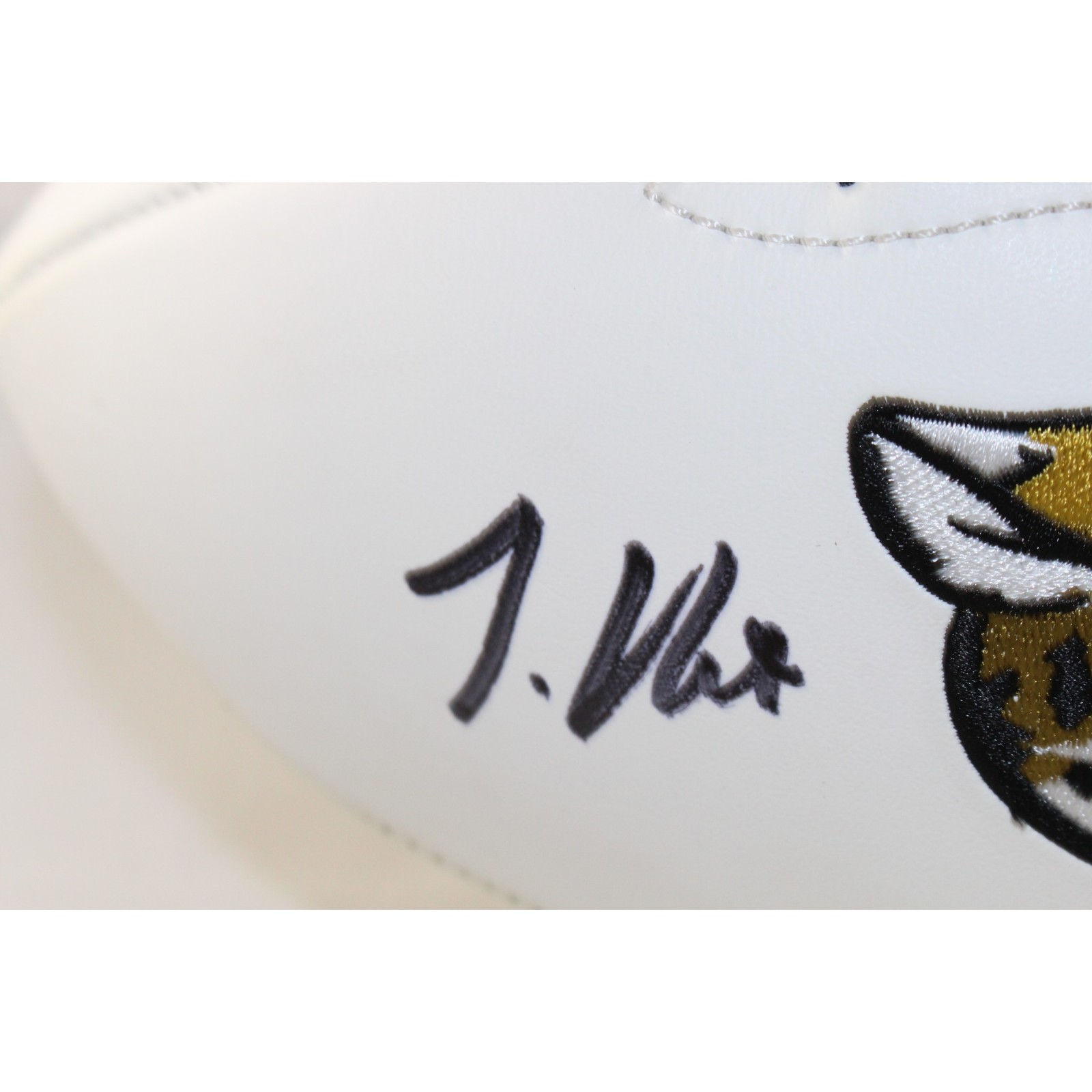 Travis Hunter Signed Jacksonville Jaguars Logo Football Beckett Witness 57951 2 Travis Hunter Signed Jacksonville Jaguars Logo Football Beckett Witness 57951