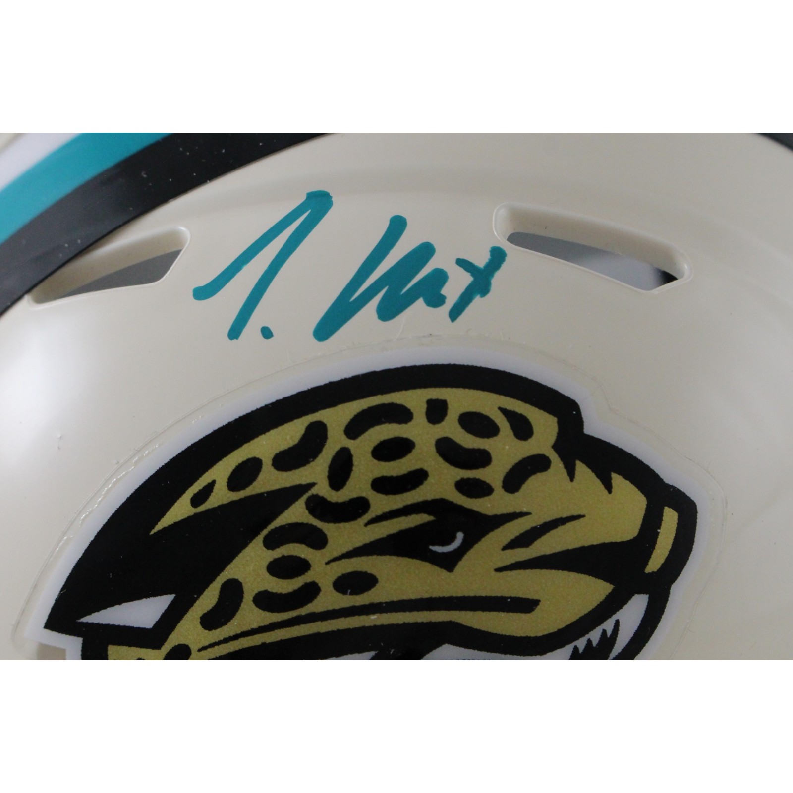 Travis Hunter Autographed Jacksonville Jaguars Retro Mini Helmet Beckett W 57926