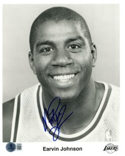 Magic Johnson Autographed Los Angeles Lakers 8x10 Photo B&W Close Beckett 56634
