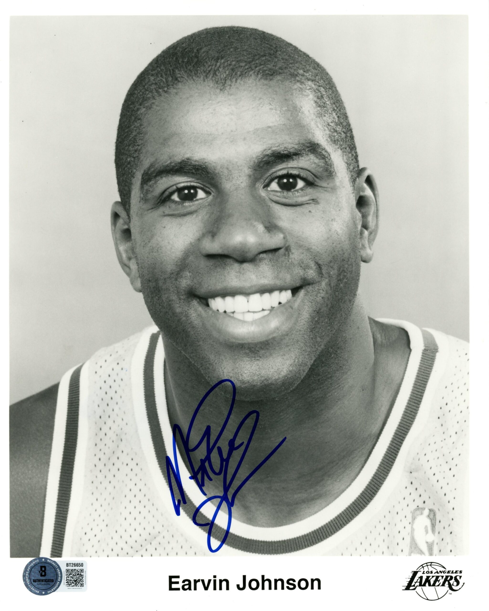 Magic Johnson Autographed Los Angeles Lakers 8x10 Photo B&W Close Beckett 56634 1 Magic Johnson Autographed Los Angeles Lakers 8x10 Photo B&W Close Beckett 56634