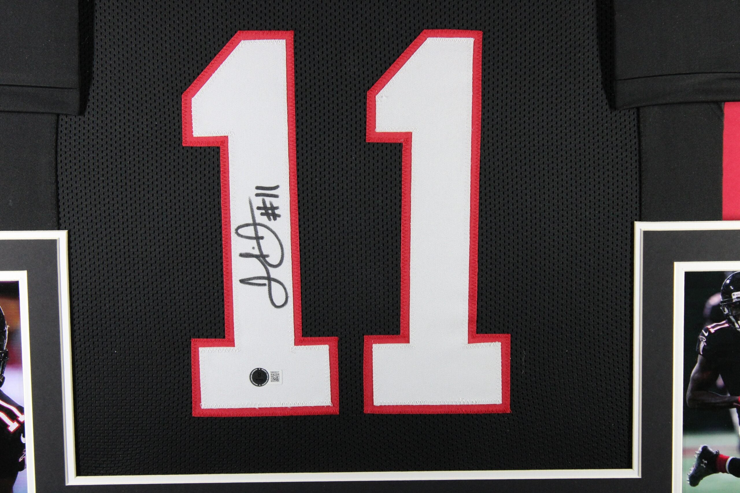 Julio Jones Signed Atlanta Falcons Framed Jersey Black #1 Beckett Witness 58646 2 Julio Jones Signed Atlanta Falcons Framed Jersey Black #1 Beckett Witness 58646