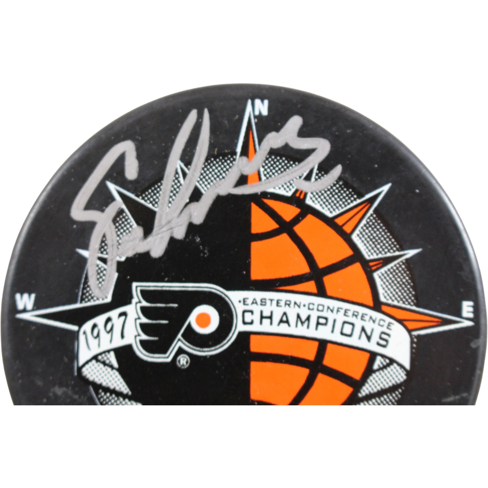 Eric Lindros Autographed Philadelphia Flyers 97 EC Champs Puck Beckett 56516