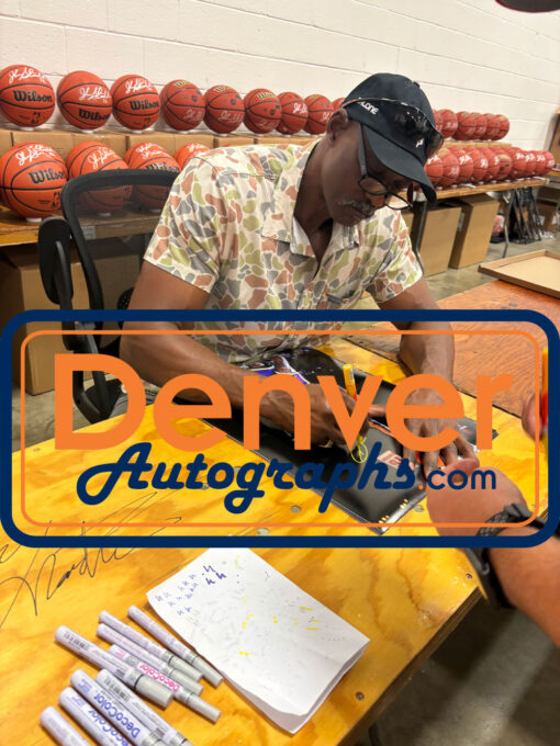 Karl Malone Autographed/Signed Utah Jazz 16x20 Photo Beckett Witness 49264