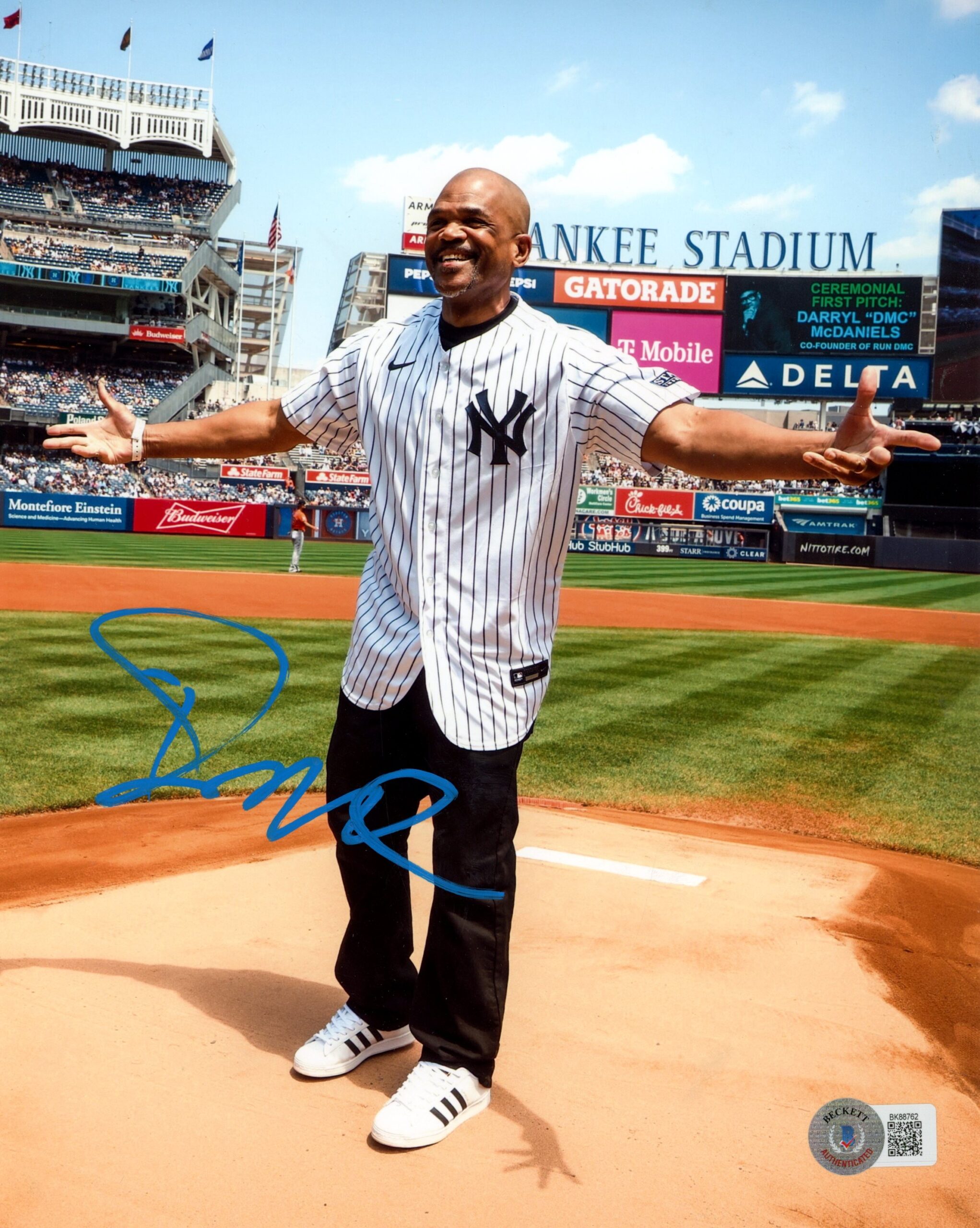 Darryl McDaniels Autographed New York Yankees RUN DMC 8x10 Photo Beckett 55655