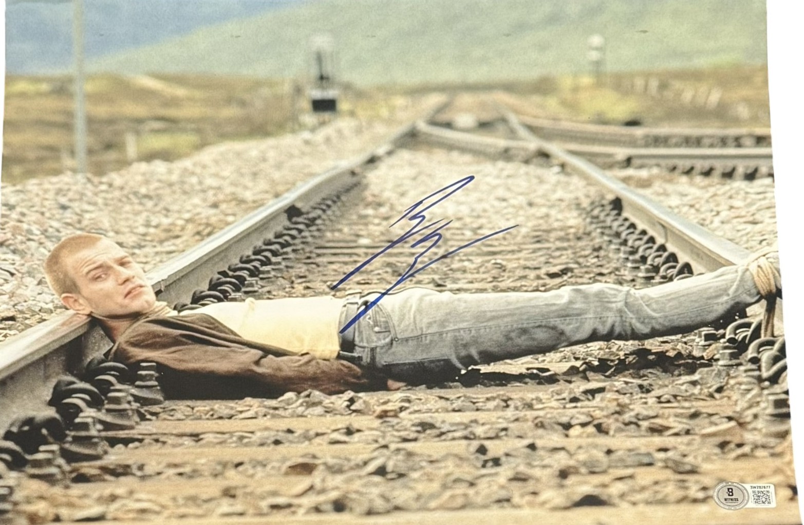 Ewan McGregor Autographed/Signed Trainspotting 11x14 Photo Beckett 54347