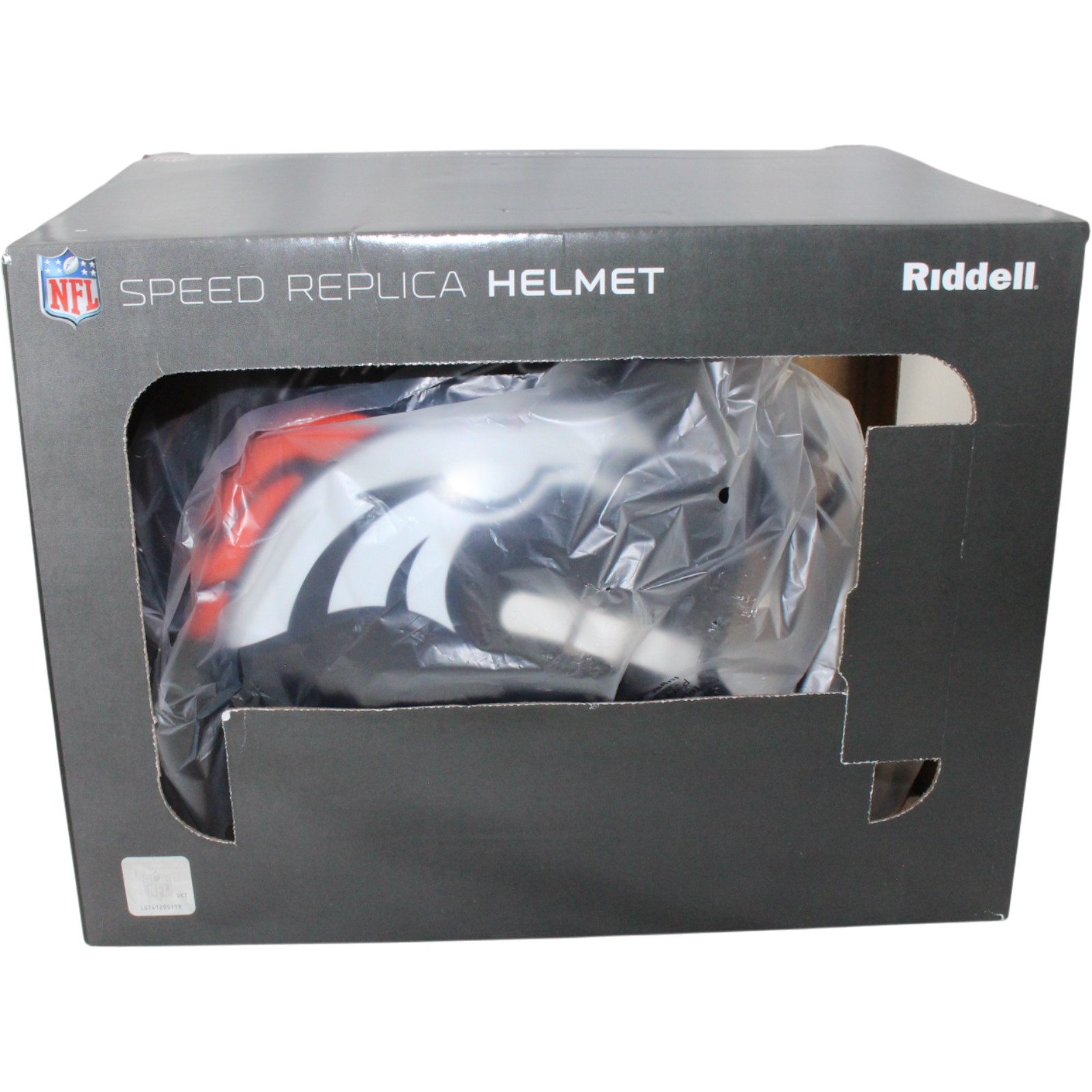 Von Miller Autographed Denver Broncos F/S TB Helmet Beckett Witness 54684 6 Von Miller Autographed Denver Broncos F/S TB Helmet Beckett Witness 54684