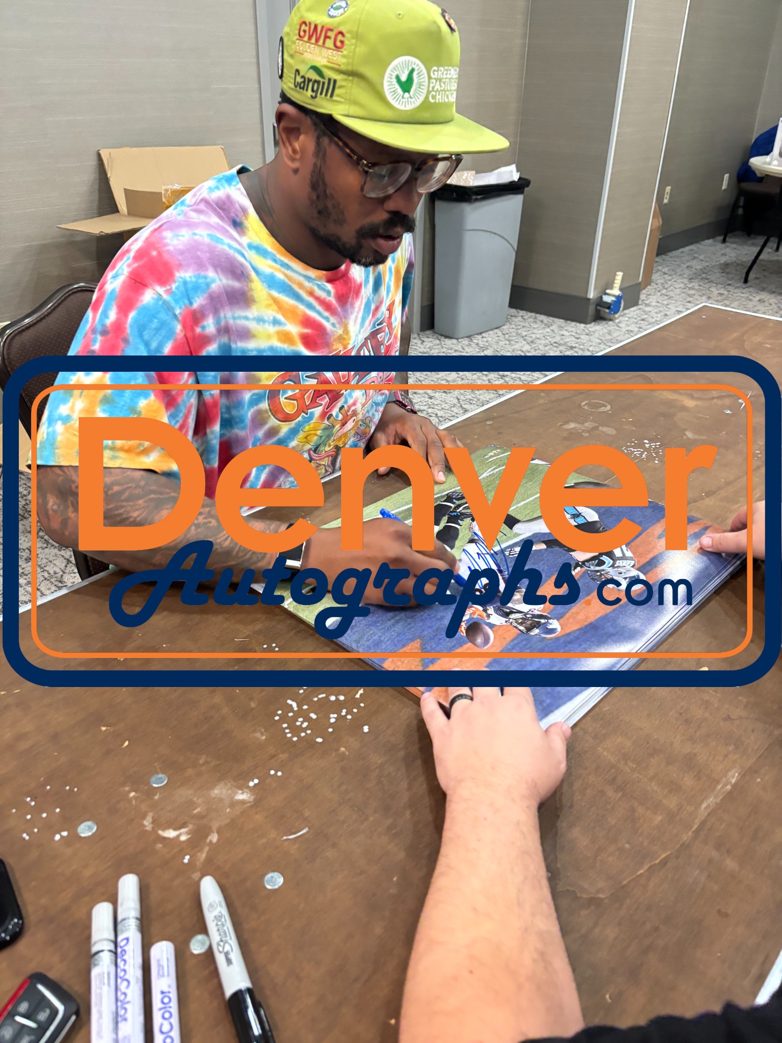 Von Miller Autographed Denver Broncos 16x20 Photo Beckett Witness 54710 4 Von Miller Autographed Denver Broncos 16x20 Photo Beckett Witness 54710