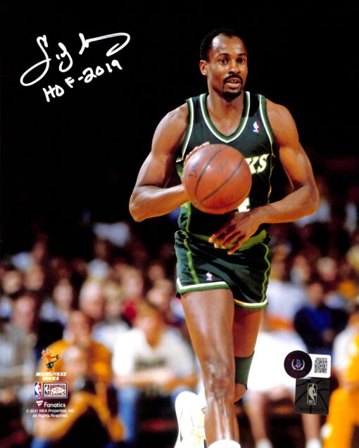 Sidney Moncrief Autographed/Signed Milwaukee Bucks 8x10 Photo BAS