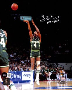 Sidney Moncrief Autographed/Signed Milwaukee Bucks 8x10 Photo BAS