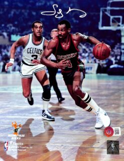 Sidney Moncrief Autographed/Signed Milwaukee Bucks 8x10 Photo BAS 
