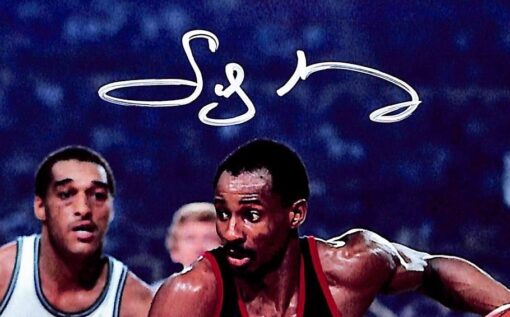 Sidney Moncrief Autographed/Signed Milwaukee Bucks 8x10 Photo BAS