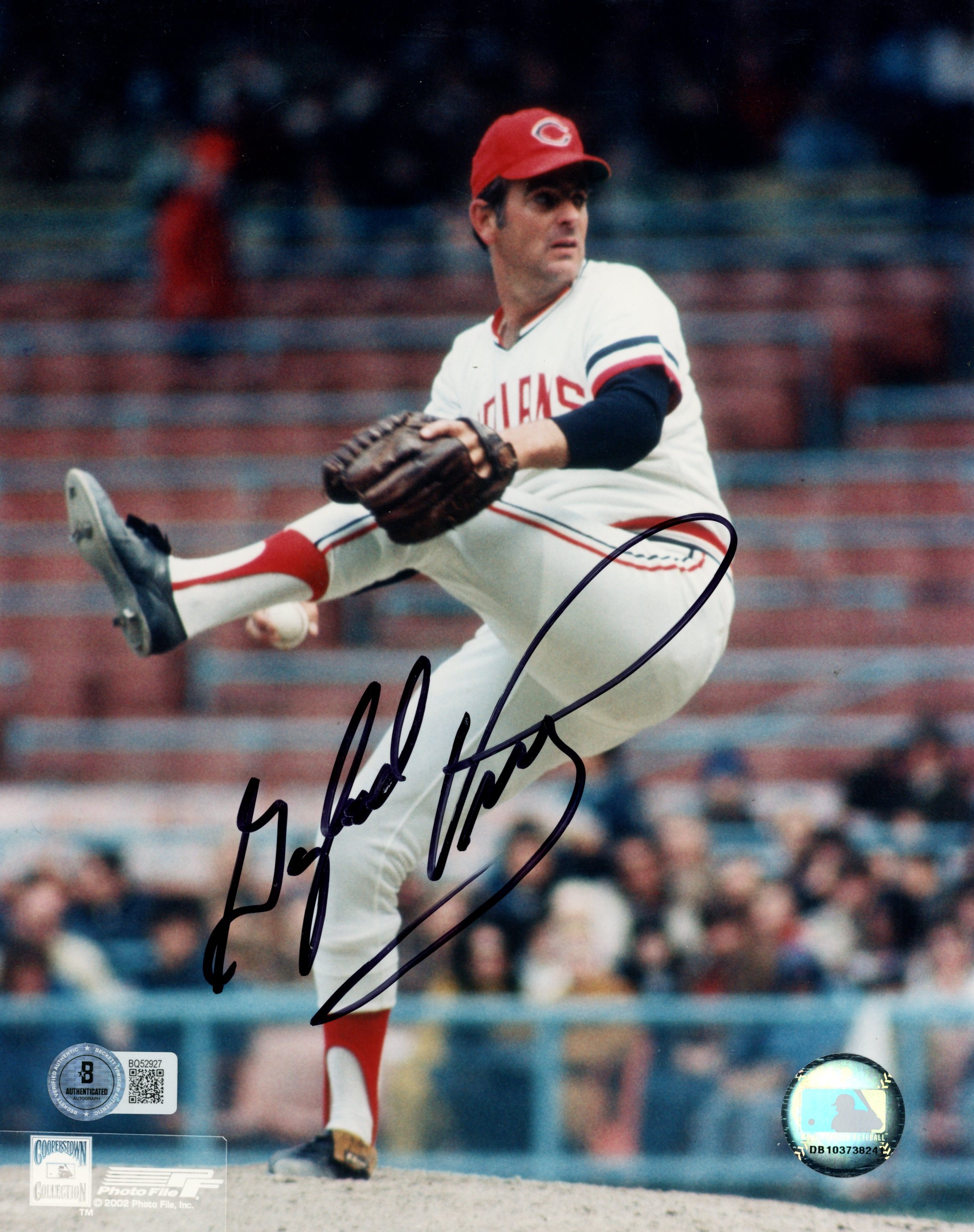 Gaylord Perry Autographed/Signed Cleveland Indians 8x10 Photo Beckett 57440
