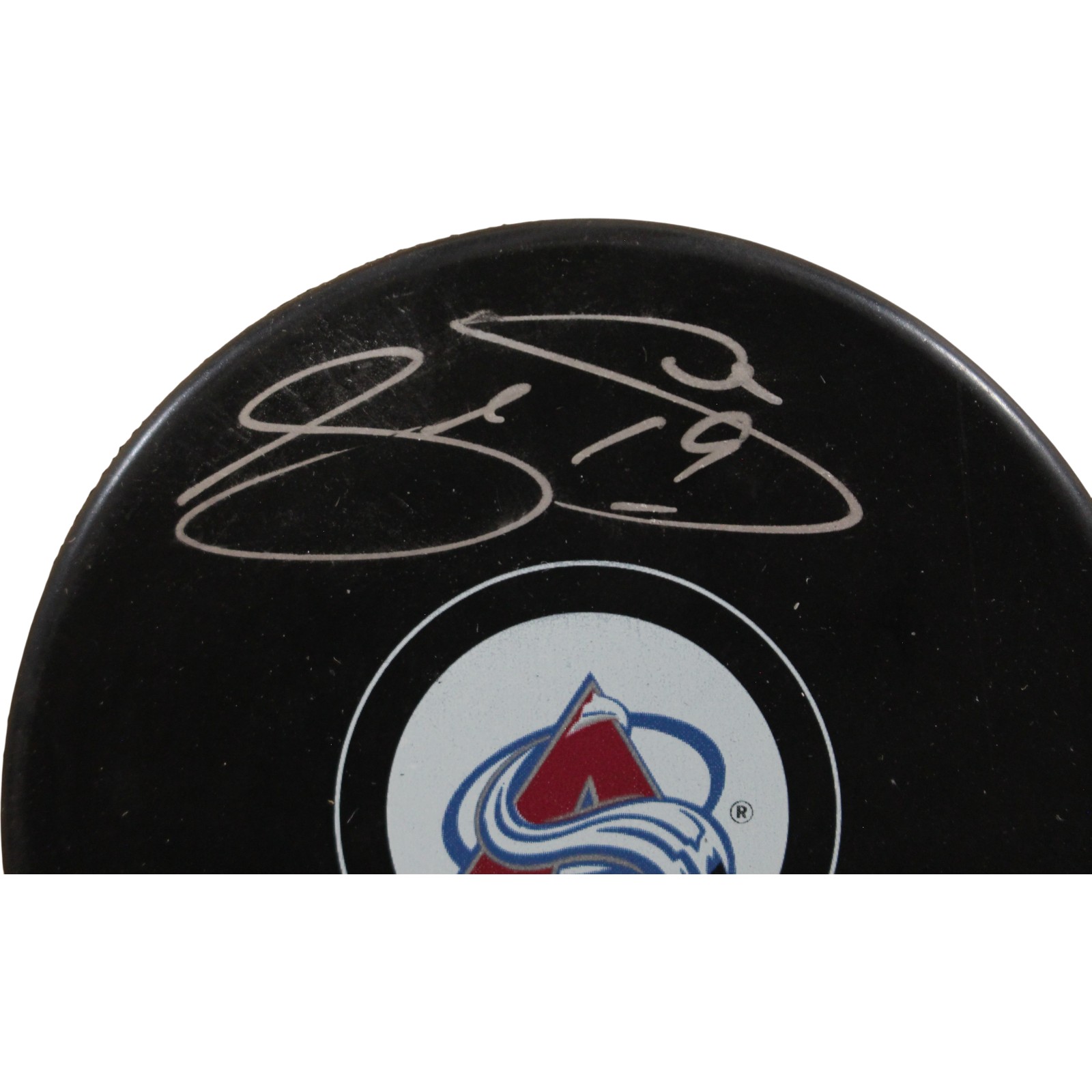 Joe Sakic Autographed/Signed Colorado Avalanche Logo Puck Beckett 54974