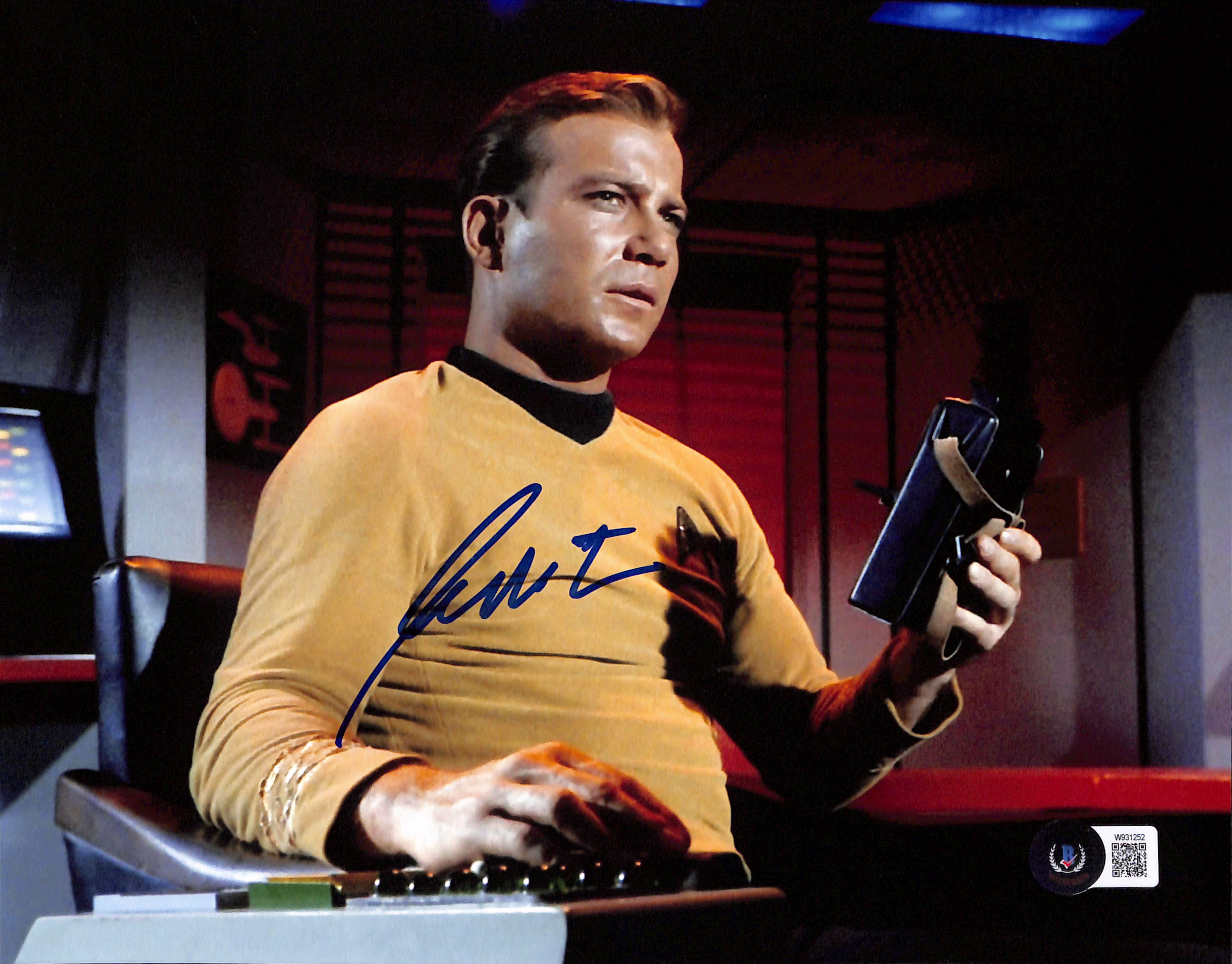 William Shatner Signed Star Trek 8x10 Photo Beckett 44518