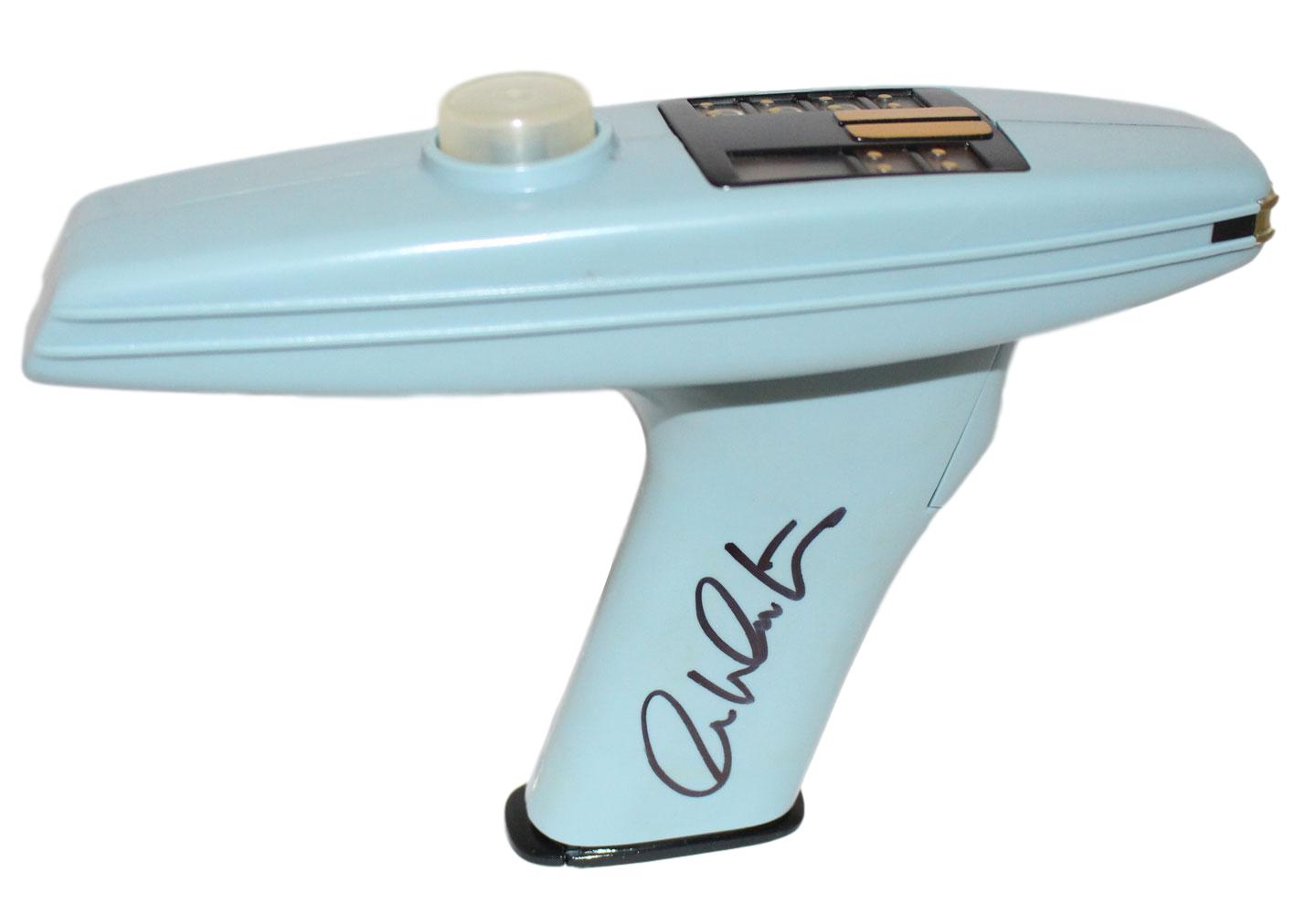William Shatner Autographed/Signed Star Trek Phaser BAS 27289