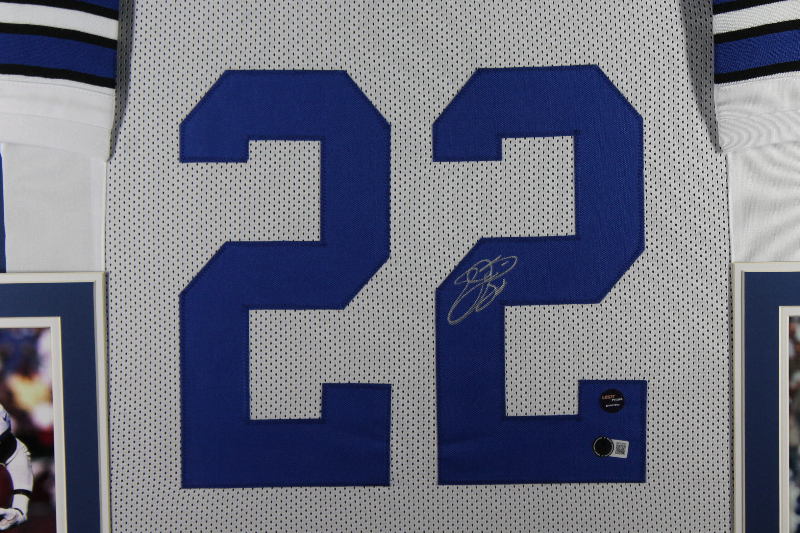Emmitt Smith Autographed Pro Style White XL Framed Jersey 35x43 Beckett 53762 2 Emmitt Smith Autographed Pro Style White XL Framed Jersey 35x43 Beckett 53762