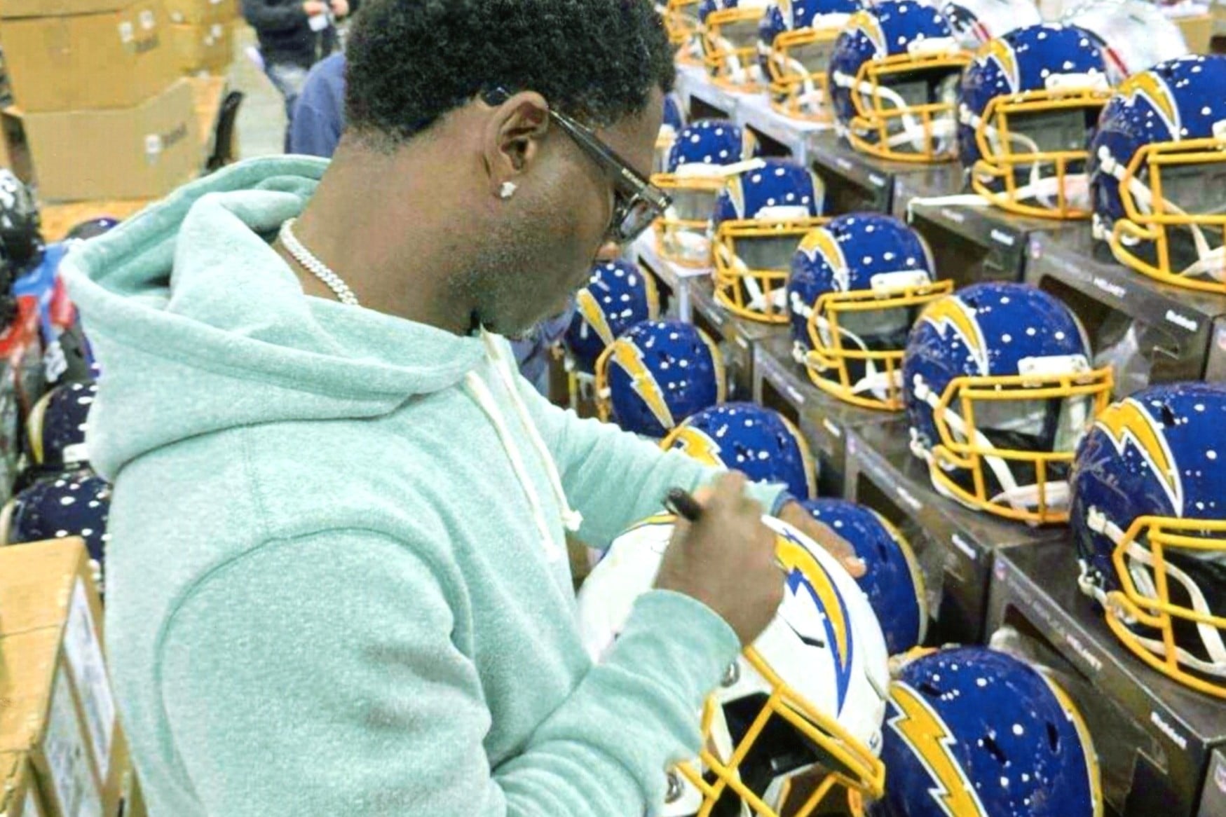 LaDainian Tomlinson Signed Los Angeles Chargers SpeedFlex Helmet Beckett W 58491 7 LaDainian Tomlinson Signed Los Angeles Chargers SpeedFlex Helmet Beckett W 58491