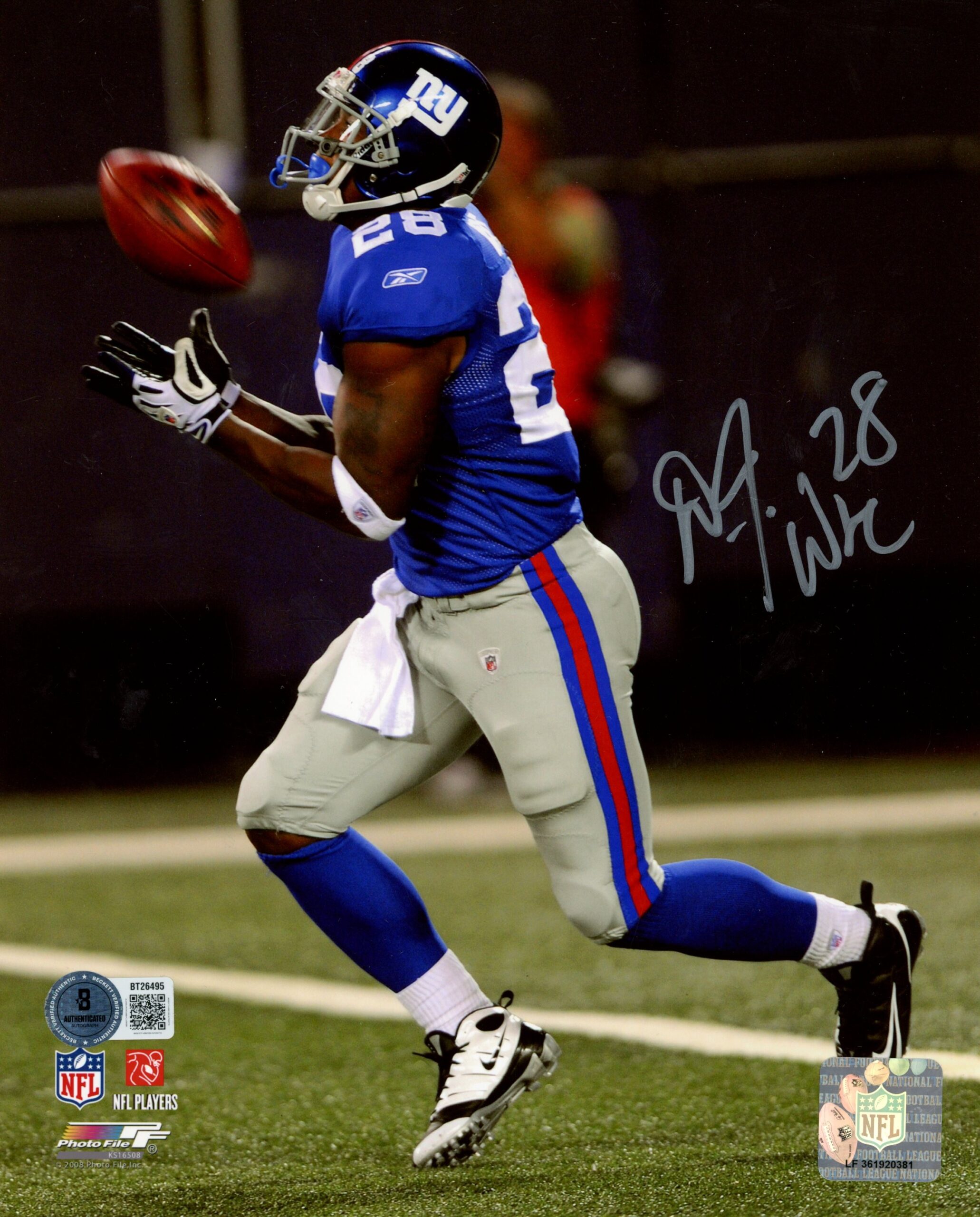 D.J. Ware Autographed New York Giants 8x10 Photo PF Punt Return Beckett 56836