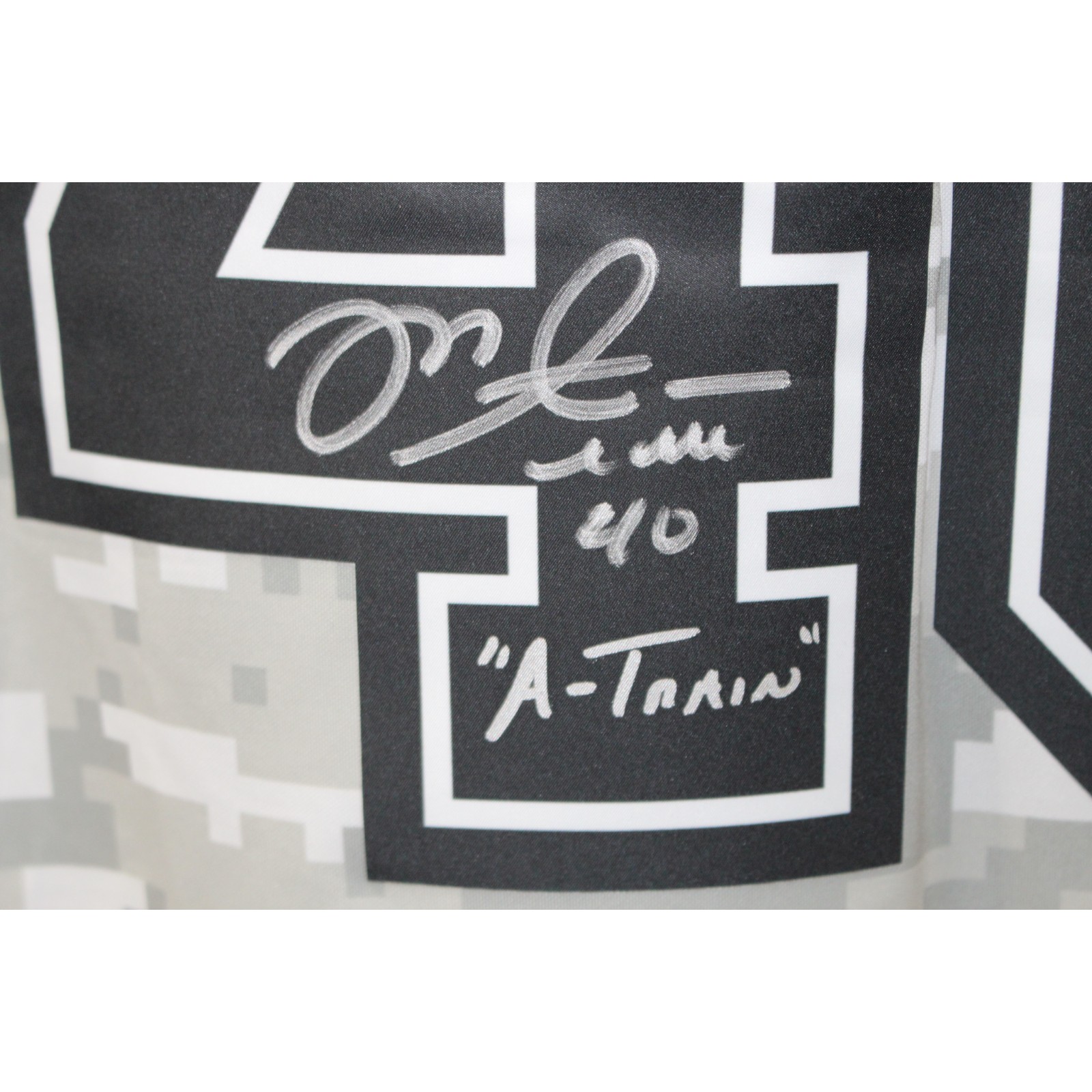 Mike Alstott Signed Tampa Bay Buccaneers XL Arctic Camo Jersey Beckett 54629